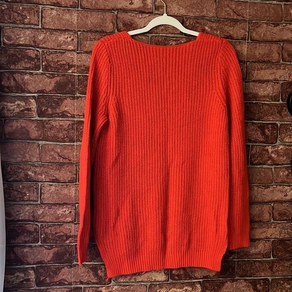 Bright red v-neck sweater - Picture 2 of 3
